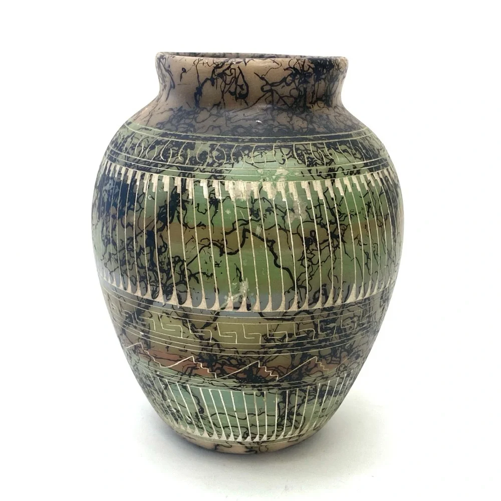 Dina Johnson Native American Navajo Indian Horse Hair Pottery Vase Artist Signed